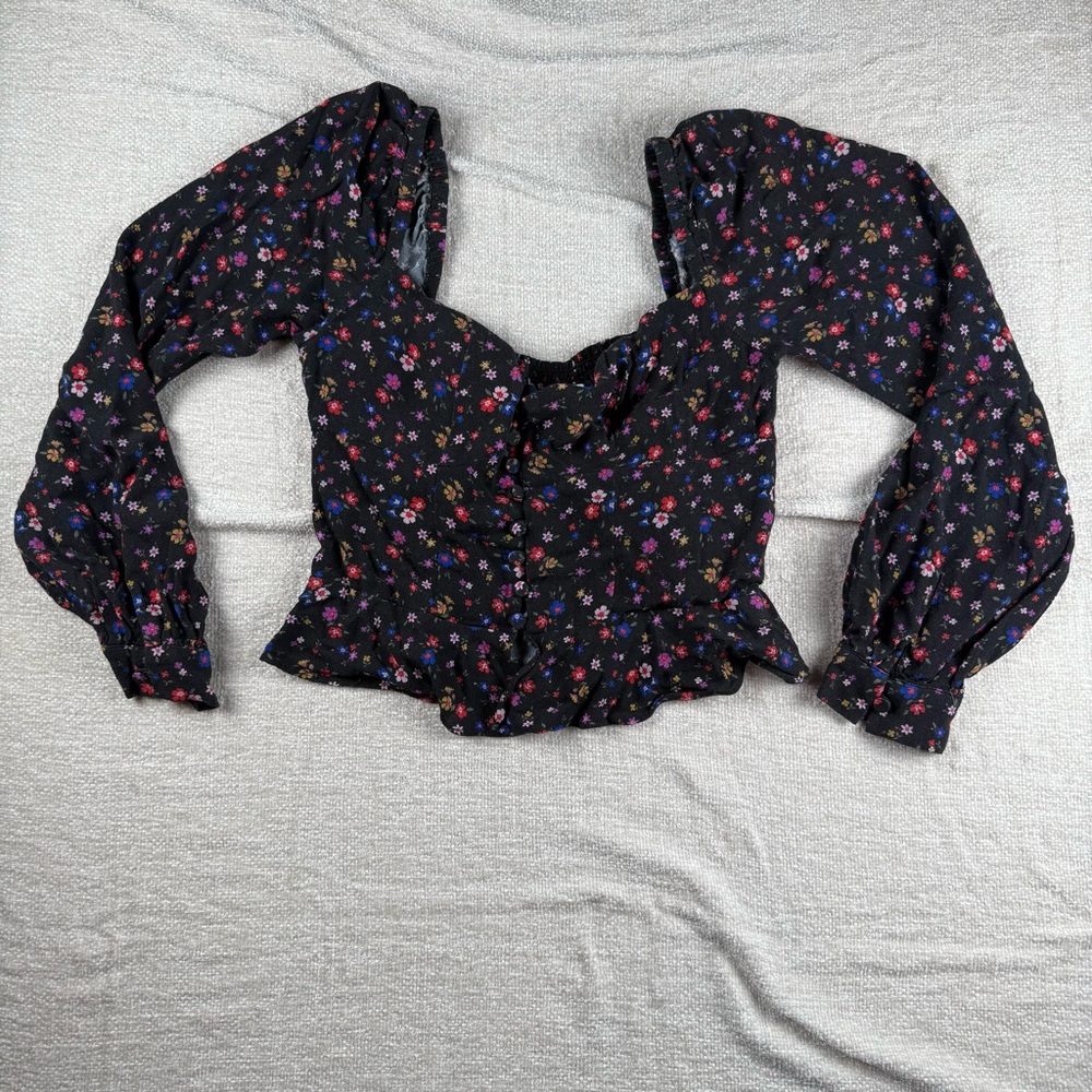 Blue Life Women’s Medium, Lonfg Sleeve Black Floral‎ Smock back, Blouse